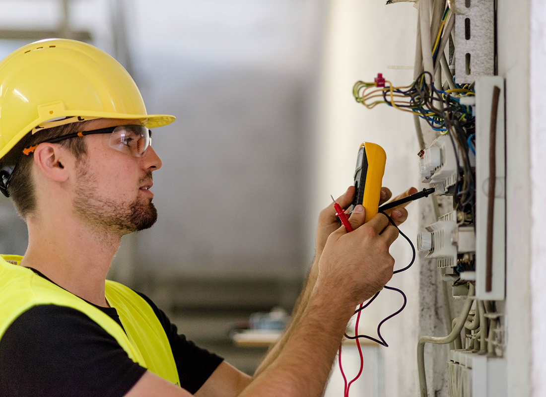 Get Help from An Electrician Immediately If You Spot These Problems!